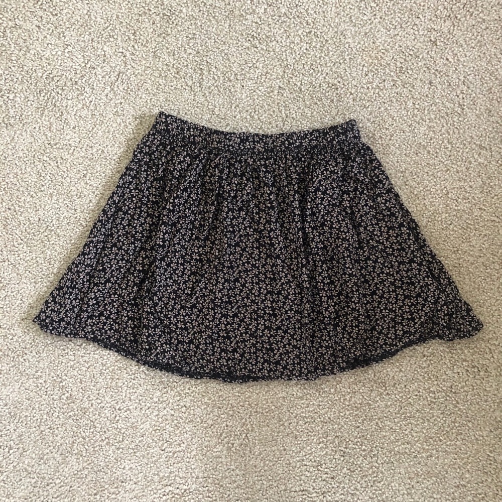 Brandy Melville Luma Skirt - Picture 2 of 4